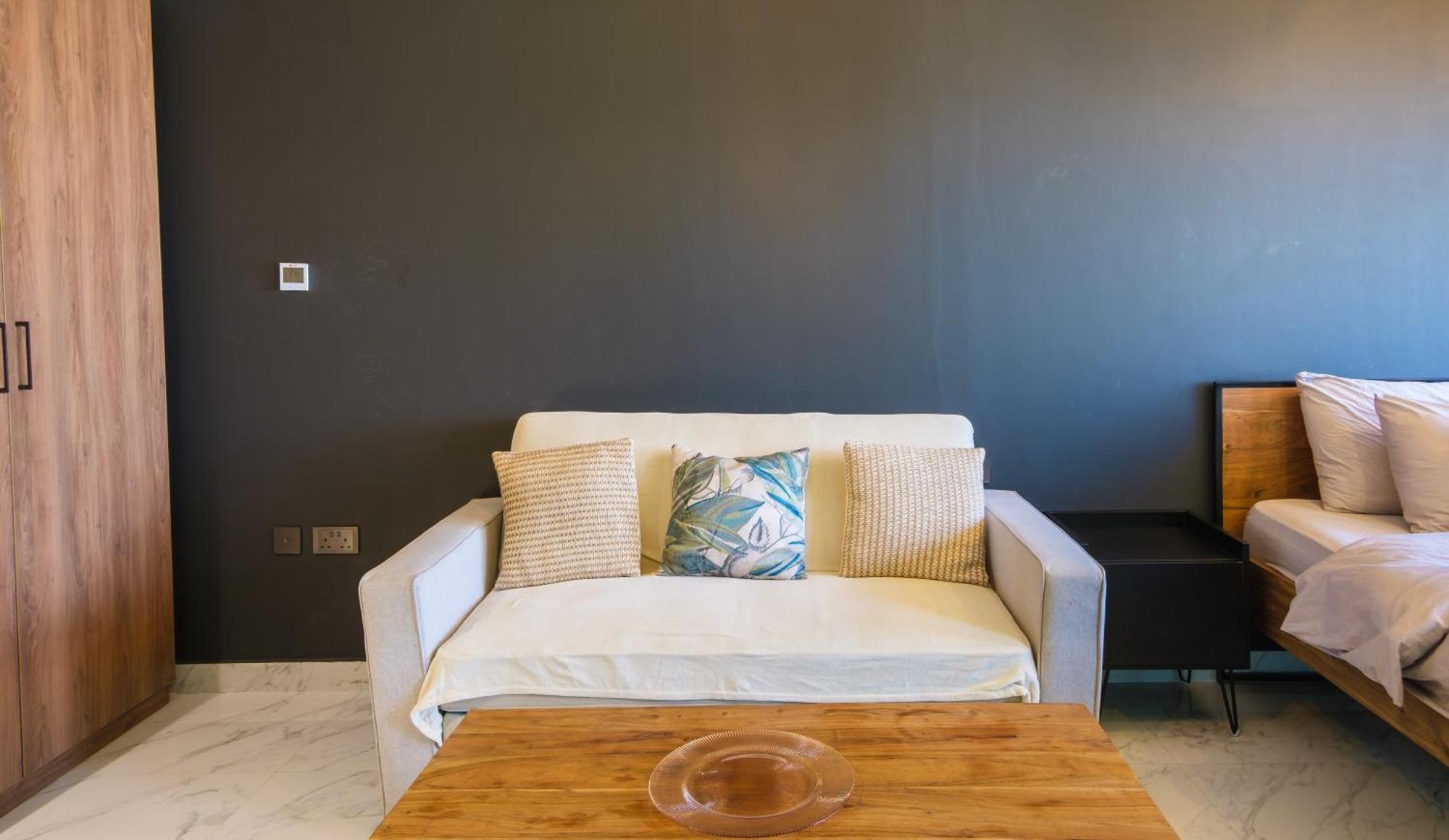 Ferienwohnung Industrial Chic Retreat Al Qurayyah Exterior foto